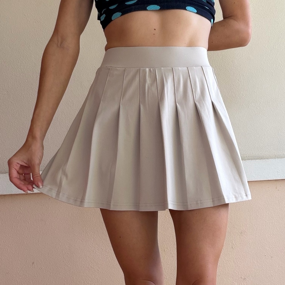 Chic Beige Pleated Mini Skirt